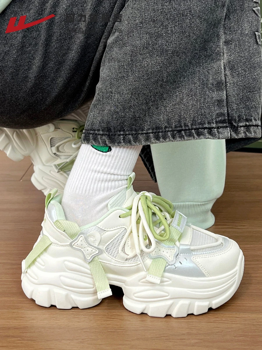 厚底デザインの軽量スニーカー：通気性と春夏用の女性向け実用性を徹底解説