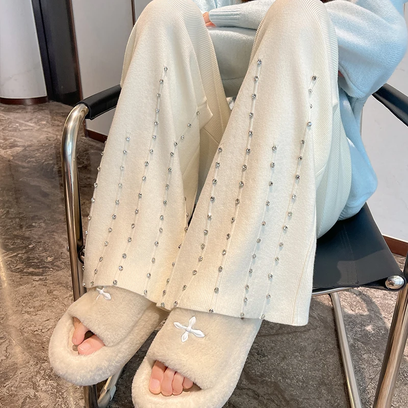 デザイン性のある重工ビジュー編みニットパンツ：カーディガンに合うパンツのバランスを取るための最適選択