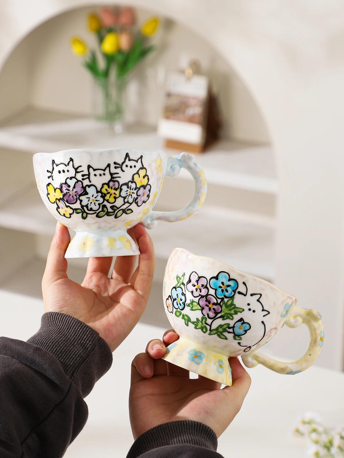 花柄の陶器マグカップ：可愛い猫デザインで朝食やギフトに最適なオーダー製品