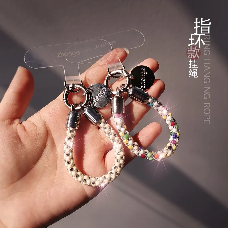 ミニスワロフスキー付きスマホストラップ：高級感と防犯性を兼ね備えた指輪型デザイン