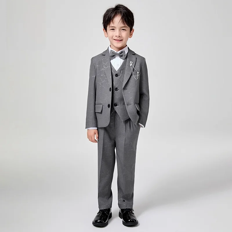 参観日の服装に迷ったとき、どう選ぶ？