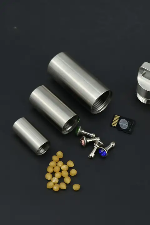 ステンレス製 ミニ 薬箱【防潮・防水・旅行用・携帯に便利】