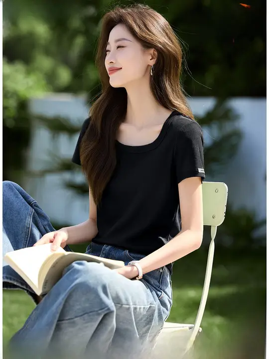 デザイン性のあるワッフル生地のスクエアネックTシャツ【女性用・ショートスリーブ・スタイリッシュ】
