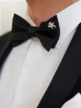 高級感ある男士用黒いスーツ用ボウタイ【百合デザイン・ダイヤモンド風装飾・結婚式対応】