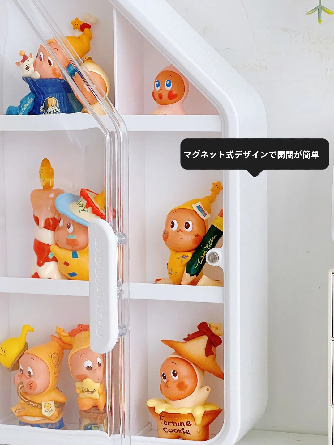 壁掛け透明アクリル収納ボックス：展示用フィギュアケースの設置と使用ガイド