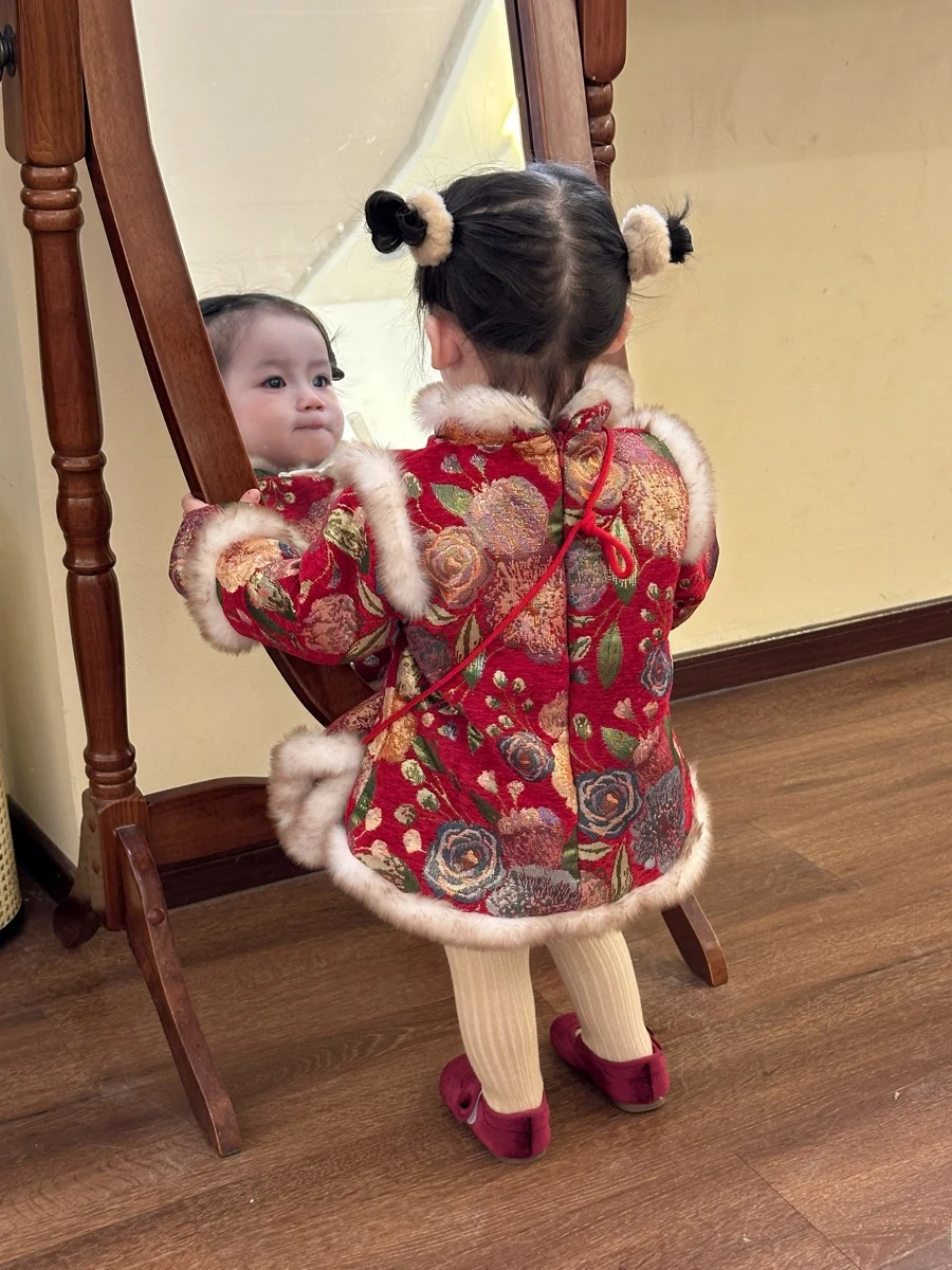 お宮参りの女の子に着せる着物は、どう選ぶ？ヴィンテージ風唐装ワンピースが解決する3つの悩み