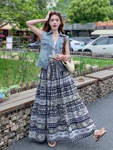 カジュアルで洗練された女性用デニムベストとボヘミアン風スカートの組み合わせ（セットアップ対応）