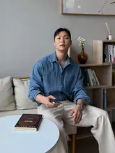 復古風ブルーウォッシュデニムシャツ【メンズ・秋用・ゆったりフィット・カジュアル】