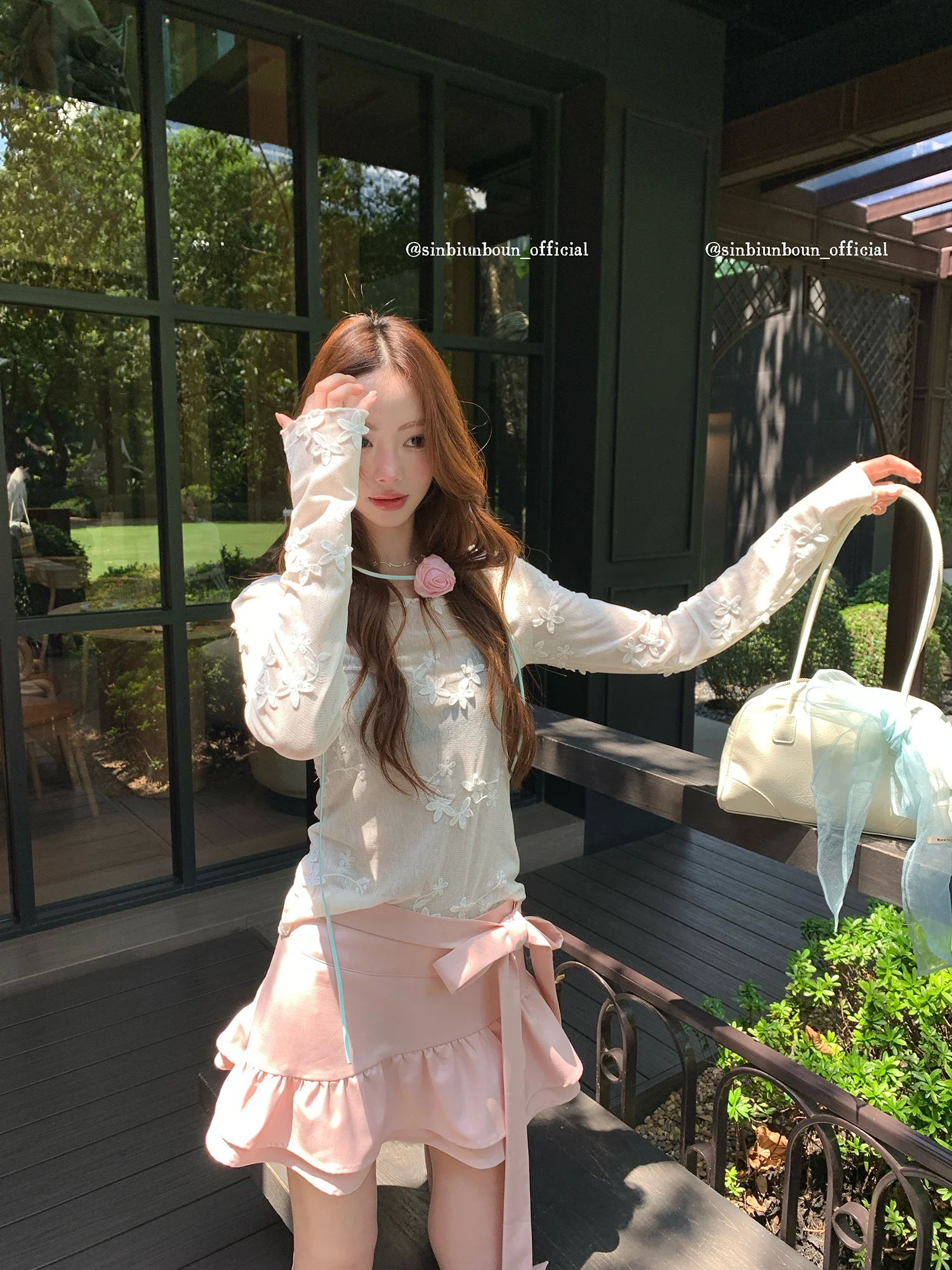 立体刺繍花柄薄手長袖UVカットTシャツ：夏季通勤と校园シーンでの実用性を検証