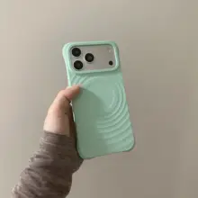 薄荷グリーンのマグネット吸着耐衝撃ケース【シンプルデザイン・シリコン製・iPhone用】