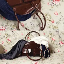 女性用 ショルダーバッグ【ボウリングスタイル・ダークカラー・多用途】