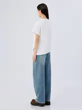個性的な刺繍入りラウンドネックTシャツ【デザイン裾・短袖・女性用】