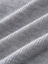 洗練されたデザインのVネック長袖ニットカーディガン【女性用・スタイリッシュ・肩にフィット】