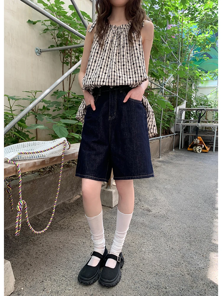 2026年夏のレディースパンツはどう選ぶ？深青色ワイドレッグデニムが「女性らしいスタイル」を再定義する