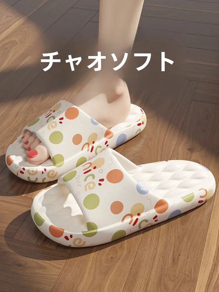 高級踏み心地のtストラップサンダル：女性用室内・通勤向けの快適性とデザイン