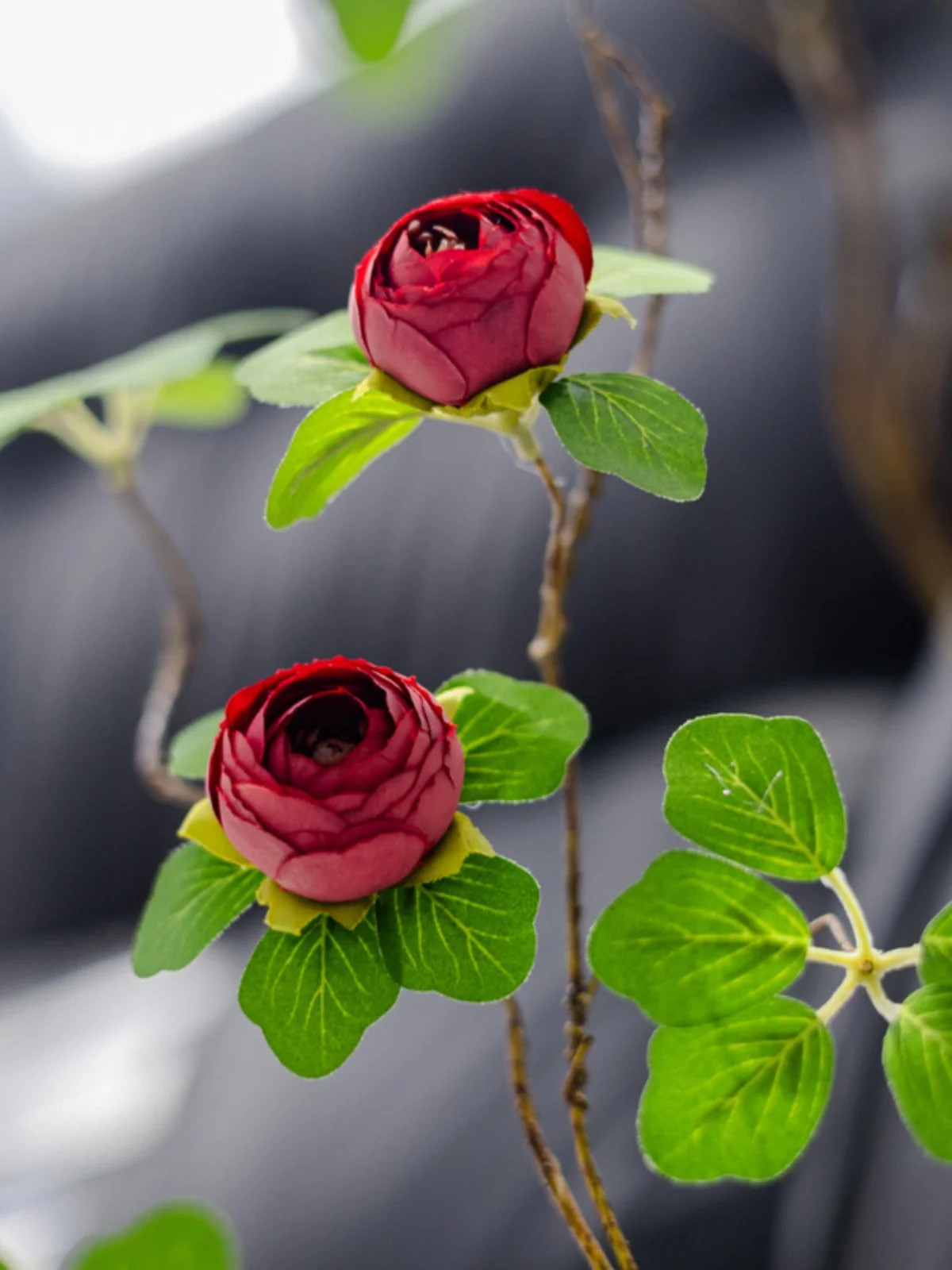 リアルな高枝サンチャ花のつぼみの花束：大型フェイク観葉植物としての実用性とシーン適用
