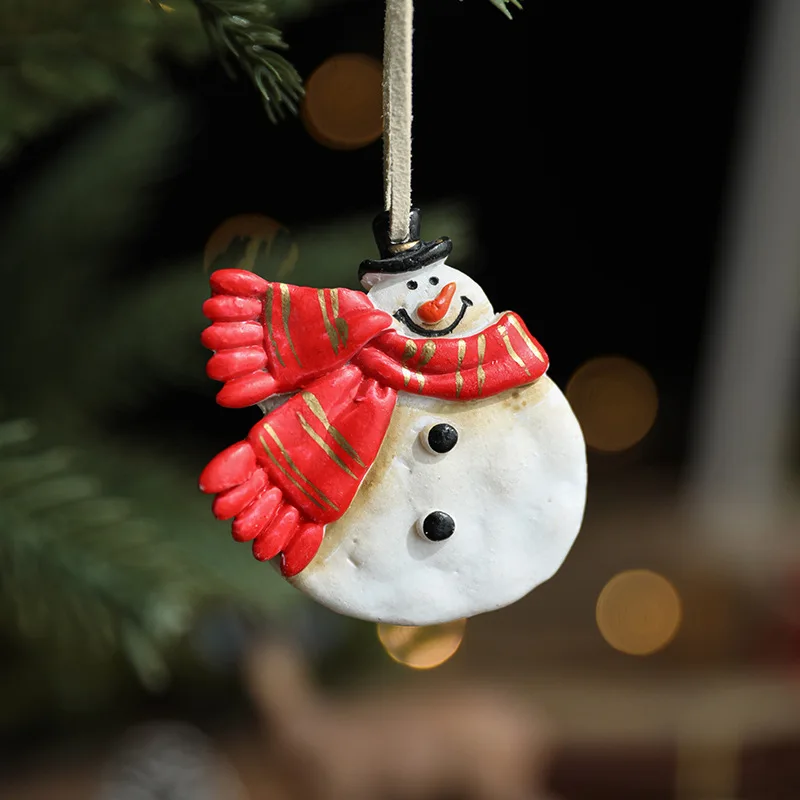 レトロな樹脂製クリスマス装飾品：12月クリスマスに贈る季節感とデザインのバランス