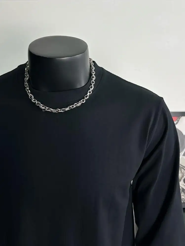 柄シャツコーデ レディース：アメリカンスタイルの長袖Tシャツで春秋の着こなしを実現