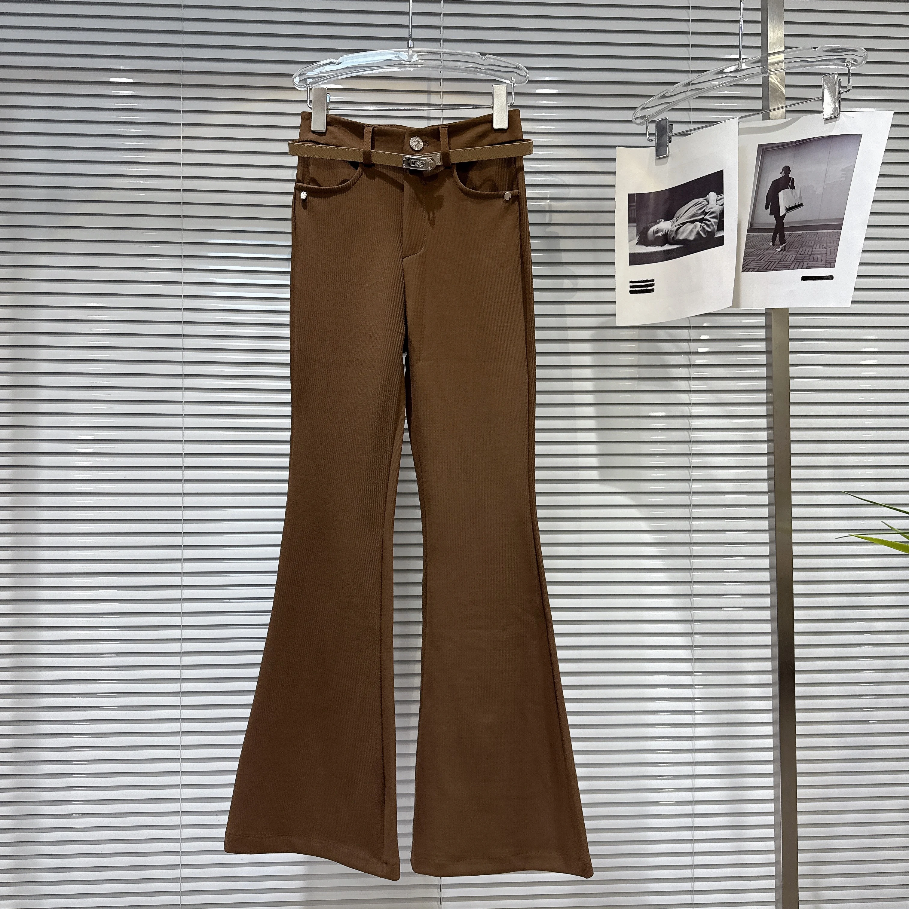 パンプスにベルトをつけるのは 、本当に必要なのか？