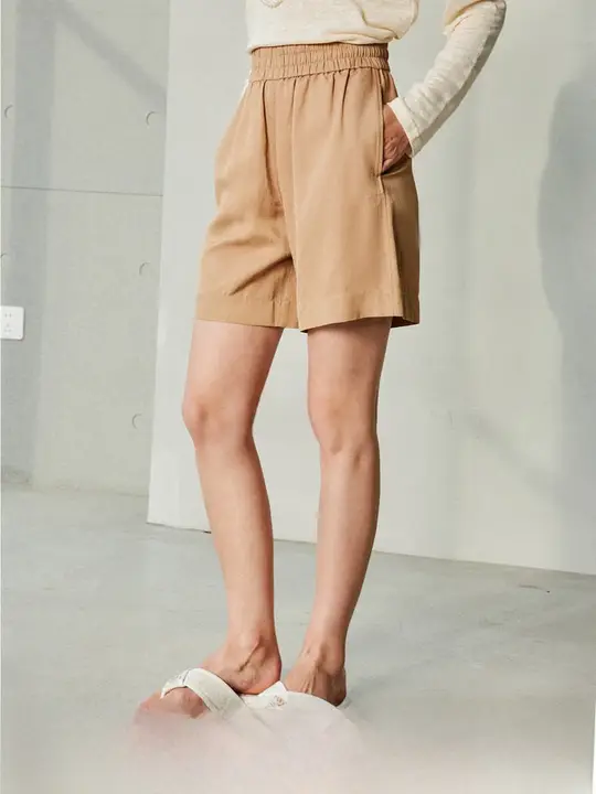 涼感のある抽象ショートパンツ【アセテートリネン混紡・ドローストリング・ブラウン】（セットアップ対応）