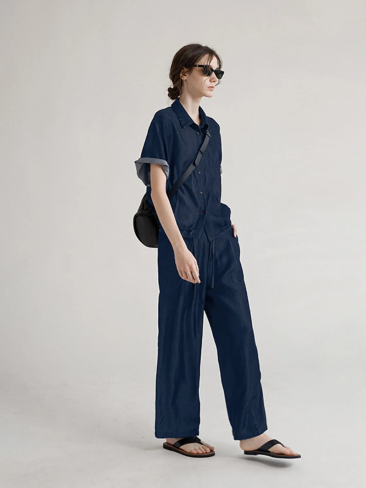 5月末にどんな服装が旬か？レトロなデニムセットアップが通勤と夏の準備に最適な理由