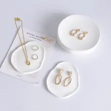 石膏製の白いジュエリートレイ【アクセサリー展示用・イヤリング・ネックレス・リング用】
