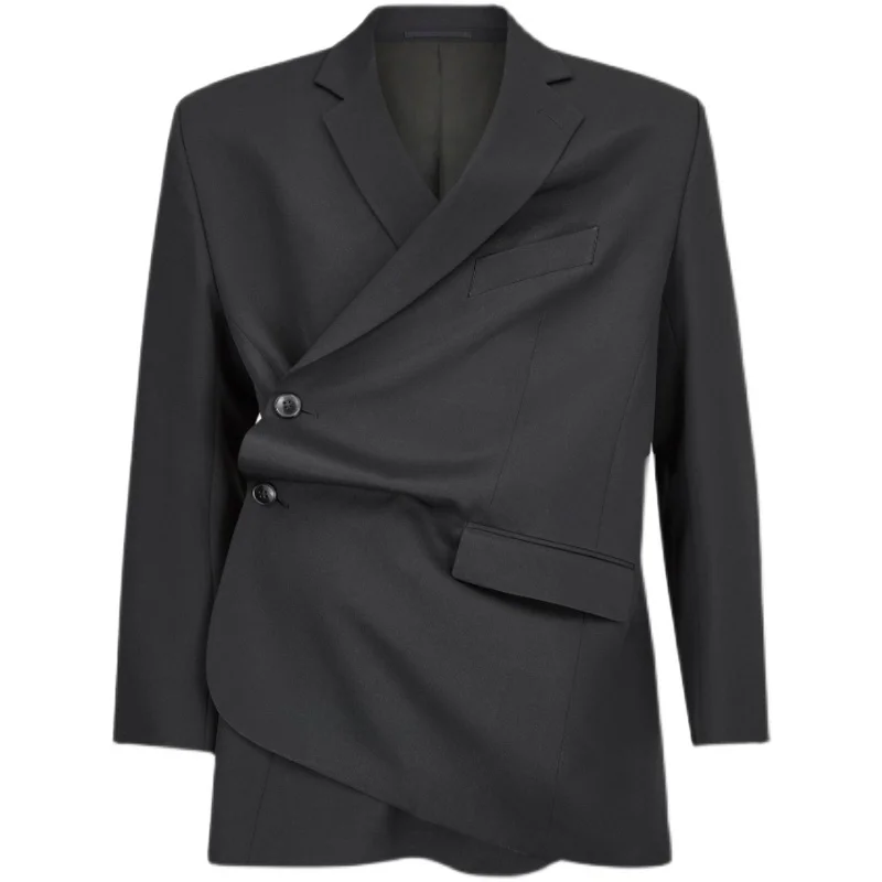ビッグシルエットのラップジャケット：シックな服装メンズの定番スタイル