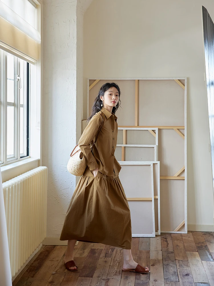 4月20度の服はどう選ぶ？長綿シャツと花苞スカートのヴィンテージスタイルが解決する春の悩み