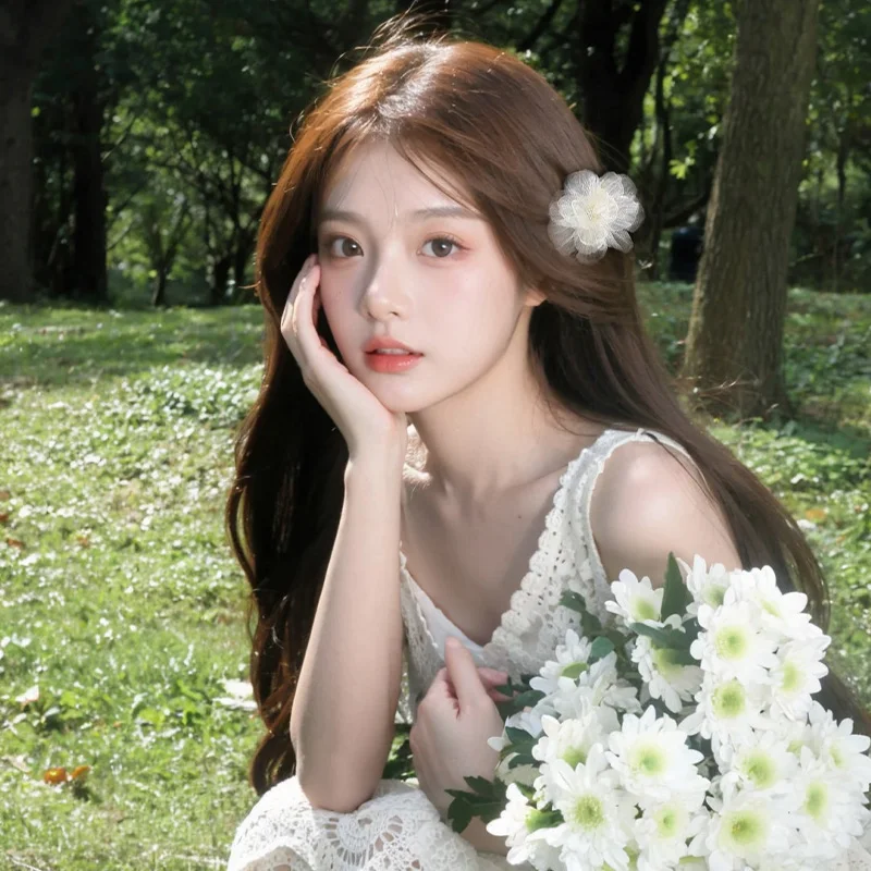 華やかな花デザインのヘアクリップ：高級感あるビーチスタイルに最適なサイドクリップ