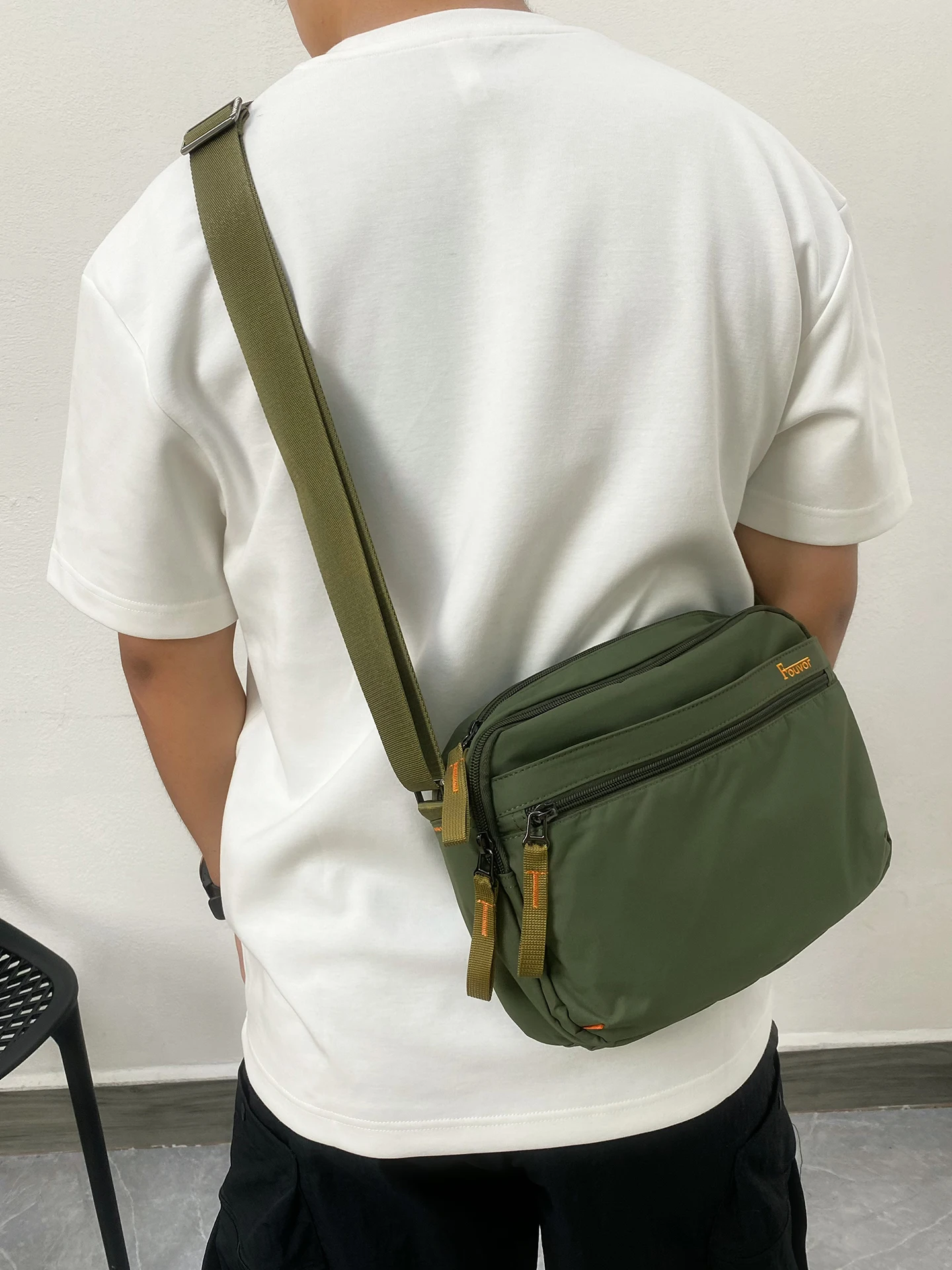40代から50代の男性が選ぶべきナイロンショルダーバッグは？