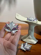 天然淡水パールの胸元を飾る紫色のもみじブローチ【高級感あるデザイン】