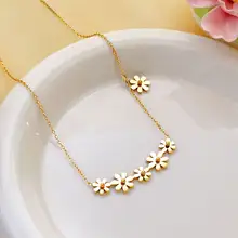 チタン製 菊のモチーフネックレス【流れるようなデザイン・華やか】