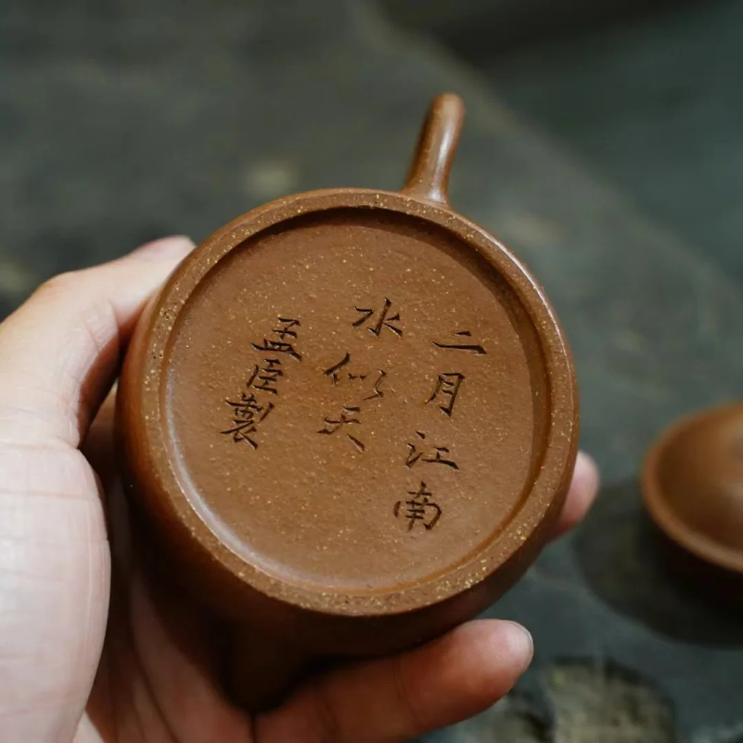 1980年代帰国した紫砂壺は完全に手作りで古いです