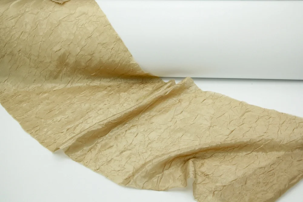 デザイン性のある光沢のある半透明シャンパンゴールドの不規則なテクスチャーのシフォン生地【DIY用】とは
