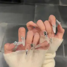 美しいデザイン！月光石と堆積ダイヤモンドのロングネイル【手作り・チェーンデザイン】