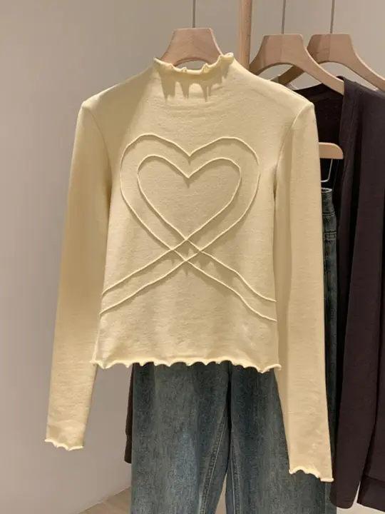 フリル付きハイネック長袖Tシャツ【秋用・可愛らしいハートデザイン・女性用】