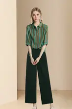 ストライプシャツとストレートパンツのカジュアルコーディネート（セットアップ対応）