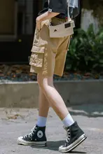 カーキ色のレディース工装ショートパンツ【夏用・カジュアル・5分丈・大きいサイズ】