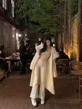 セクシーなラインを強調！白のスリムストレートジーンズ【加絨・フレアパンツ】