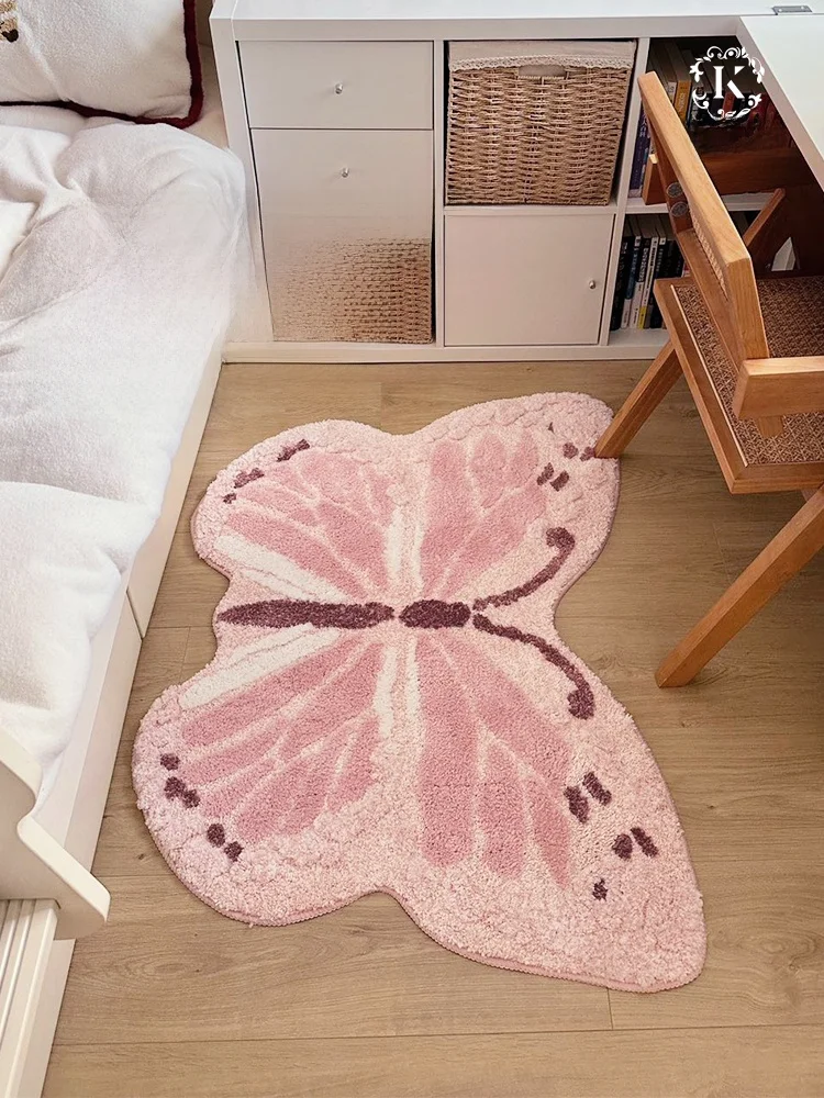 子供部屋用バタフライデザインラグ：ピンクと滑り止めが安全で洗える