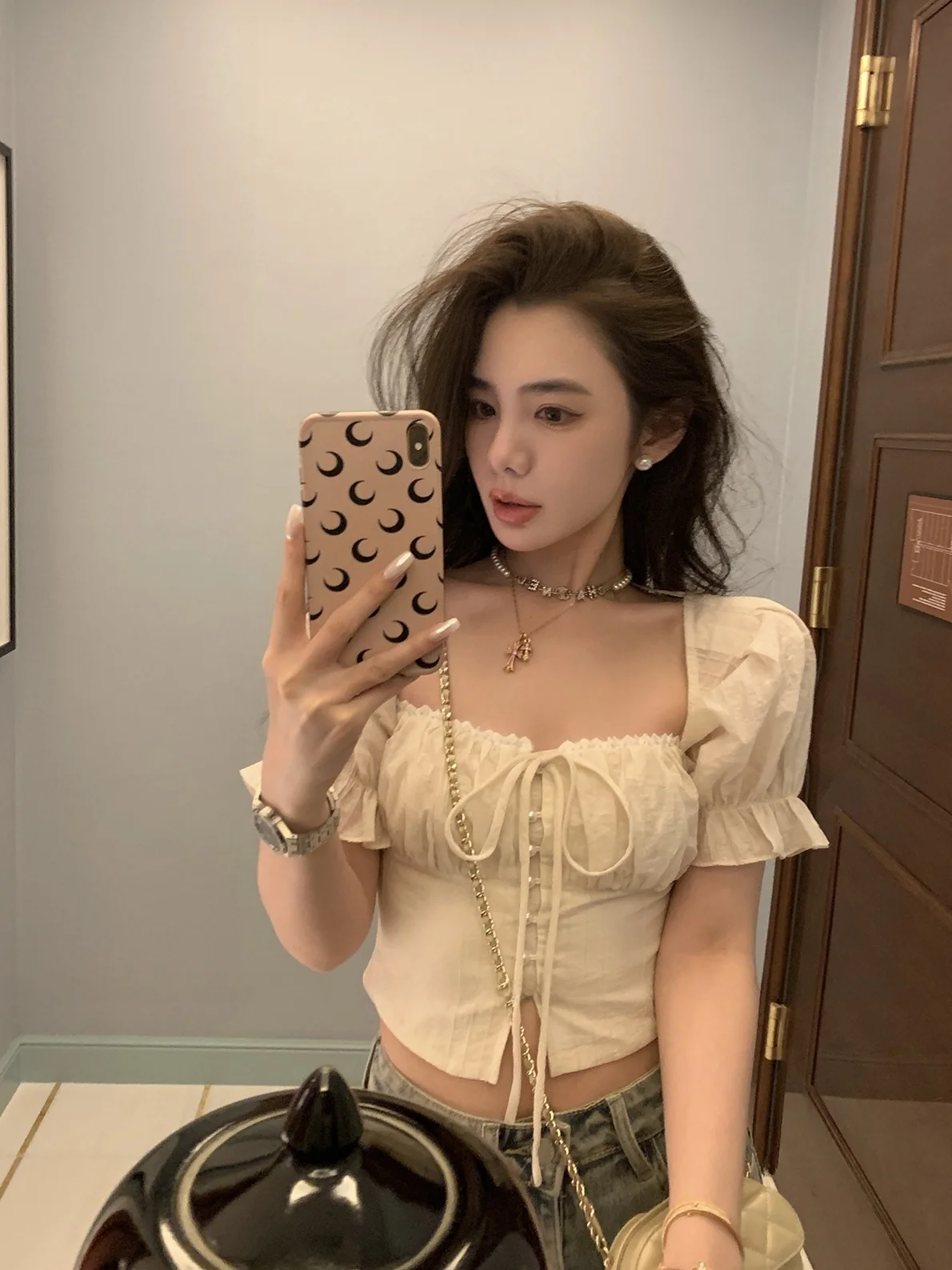 20代のコーデに悩むあなたへ：今季のトレンドを活かした、シンプルでオシャレなショートセットアップは本当に必要？