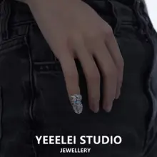 金属素材の指尖リング【オープンデザイン・調整可能・スタイリッシュアクセサリー】