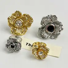 華やかな花デザインの指輪【オープンリング・クリスタル装飾・上品】