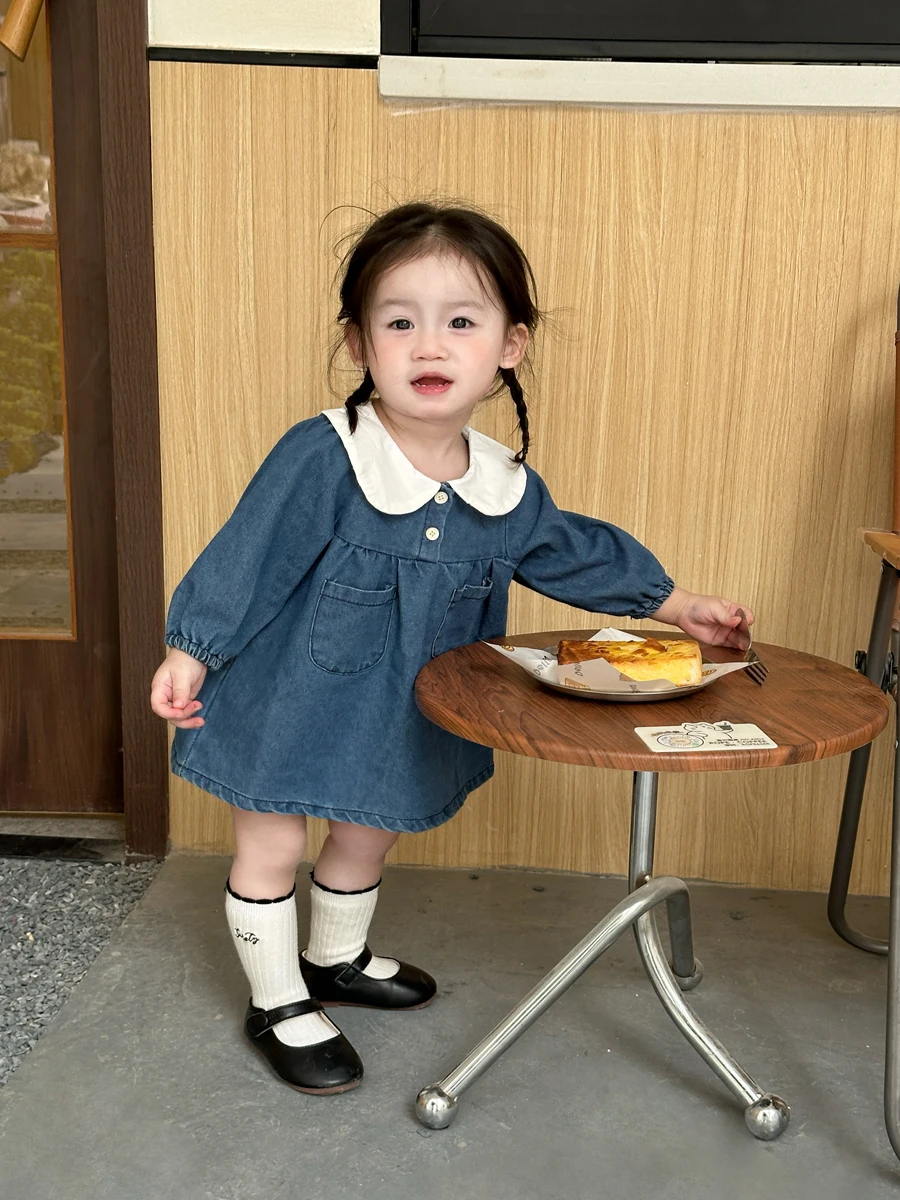 可愛いデザインの長袖デニムワンピース：ルーズフィットで春秋に最適な子供用アイテム
