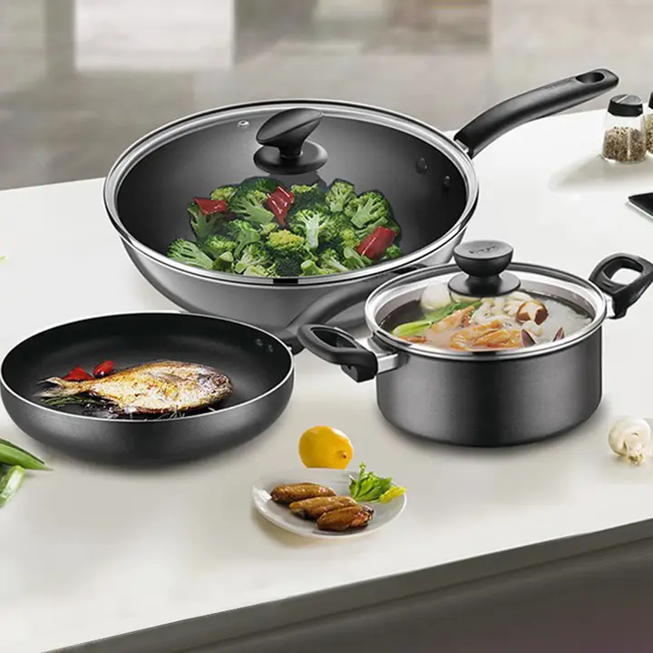 家庭用 不粘鍋 炒め鍋＆フライパン【万能調理器具・包丁・フライ返し・お玉付き】（セットアップ対応）