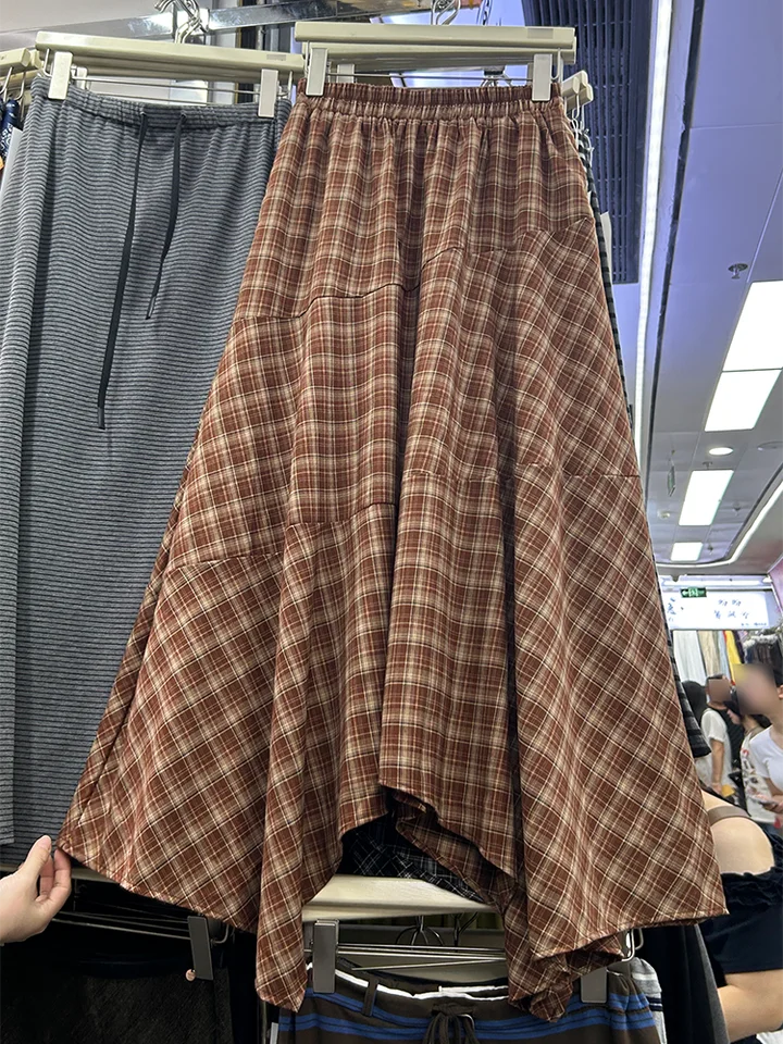 レトロな不規則チェック柄のハイウエストスカート【ゆったりフィット・中丈 ・切替デザイン】（セットアップ対応）