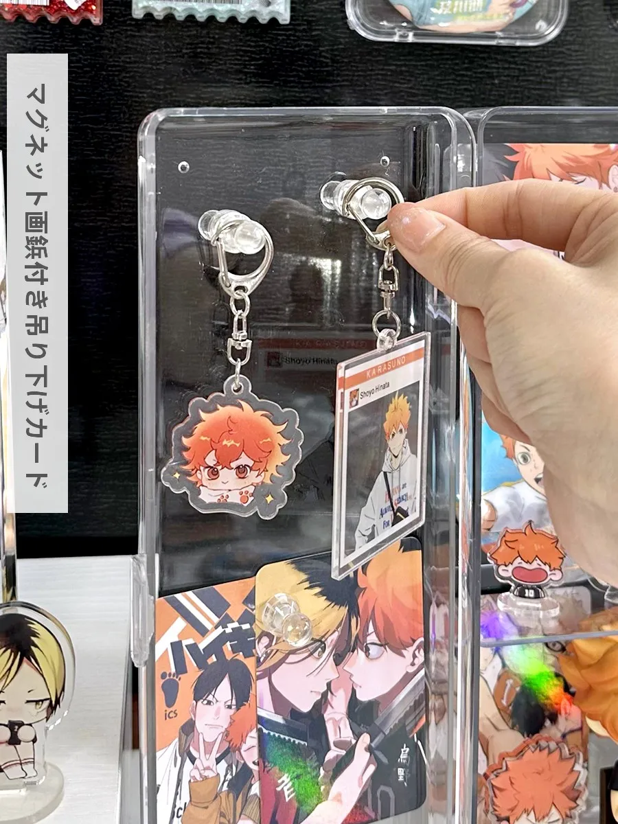 アクリル製透明バッジディスプレイスタンド：防塵カバー付きのフィギュア展示用の最適な収納解決策