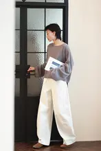 フィットのラウンドネックウールニットトップス【軽やかで柔らかい・秋用】