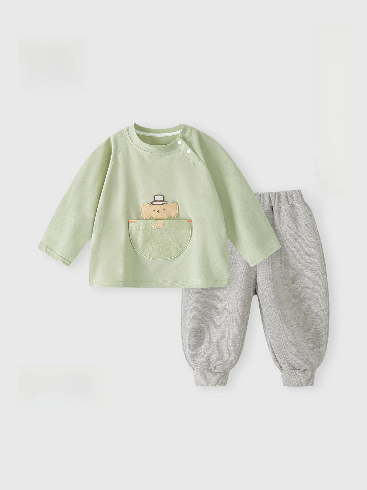 幼児前期向け長袖Tシャツとスポーツパンツセットアップの選び方