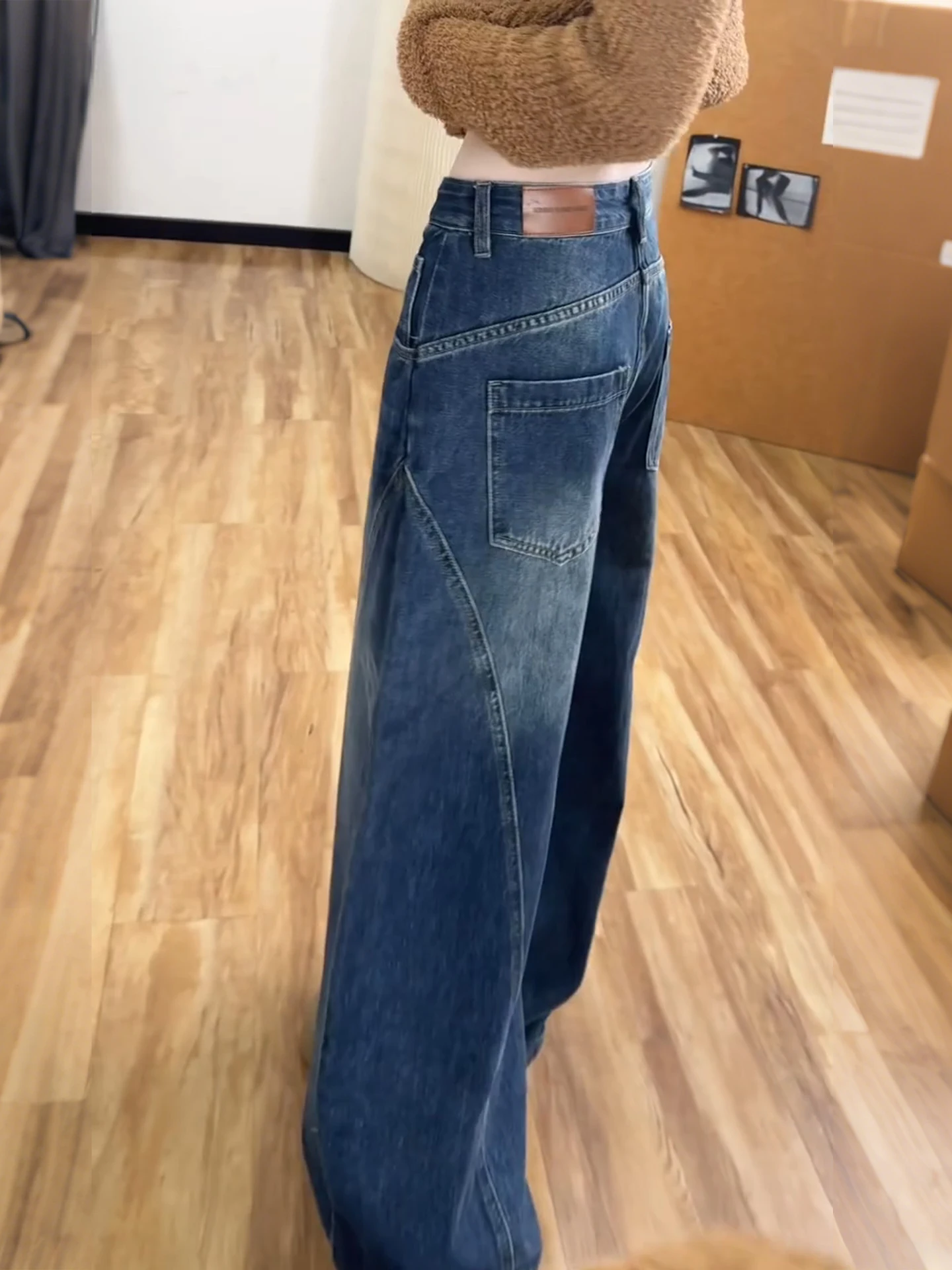 オーバーサイズワイドレッグデニムパンツ：梨型体型に最適な高腰デザインの実用性とサイズ選びのガイド